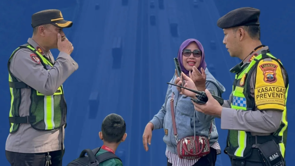 Pemudik asal Bekasi yang tersesat di Tol Semarang - Solo.