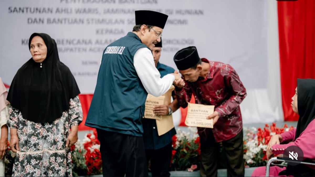 Ilustrasi penyaluran bantuan sosial atau bansos oleh Kemensos.