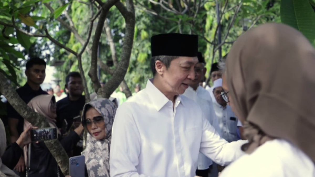 Wali Kota Bogor, Dedie A Rachim saat bersilaturahmi dengan warga.