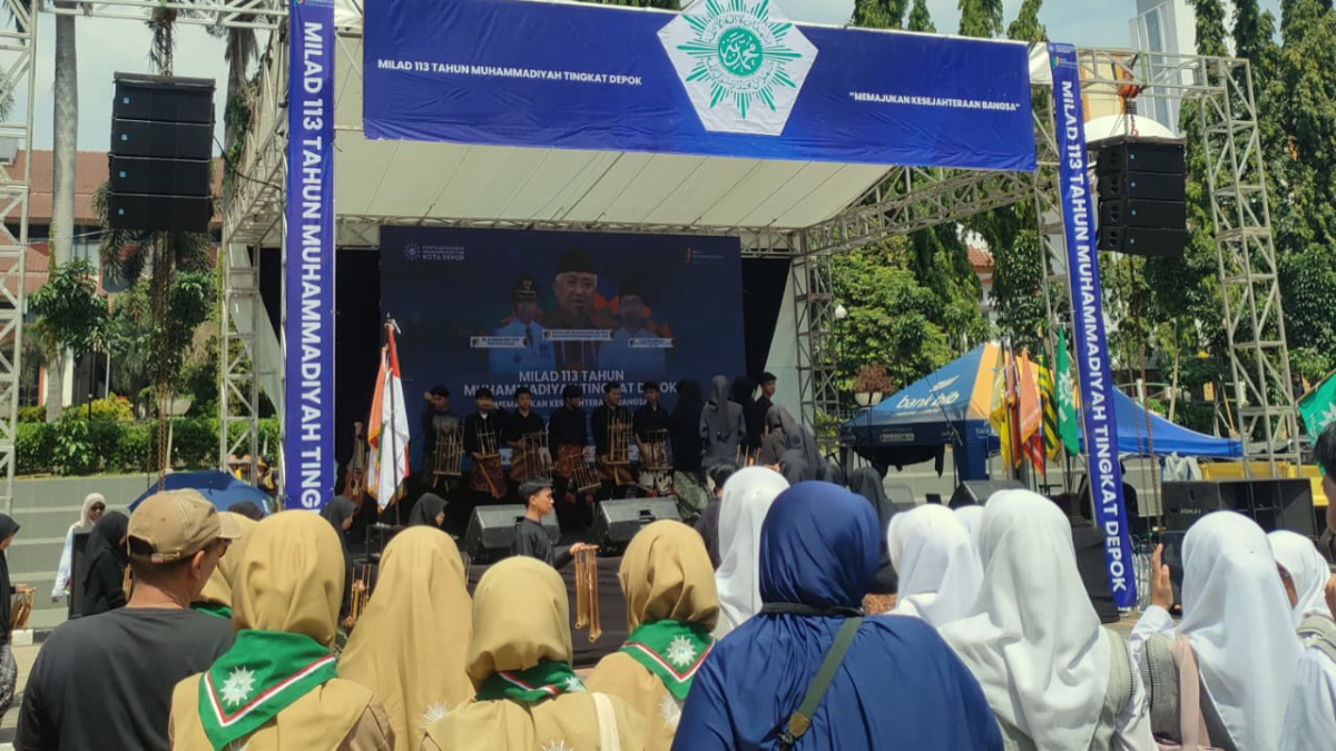 Warga Kota Depok saat merayakan Milad Muhammadiyah.