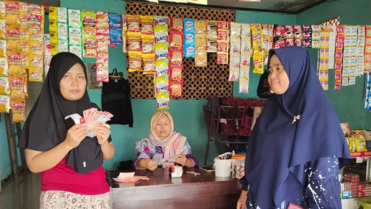 Ilustrasi KPM mencairkan saldo bansos Rp600 Ribu jelang lebaran 2026