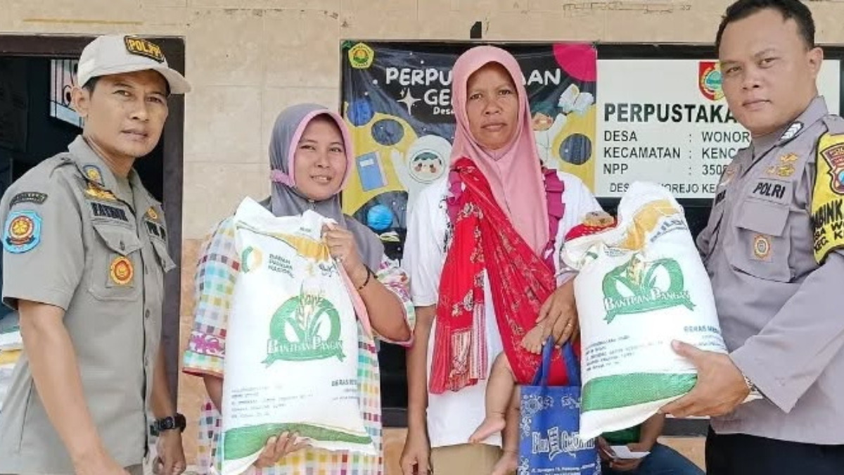 Ilustrasi KPM menerima bansos beras dan minyak goreng