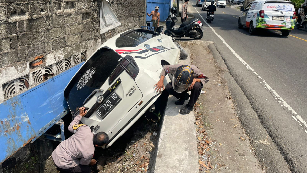 Kecelakaan yang terjadi di Jalan Raya Dramaga, Kabupaten Bogor.