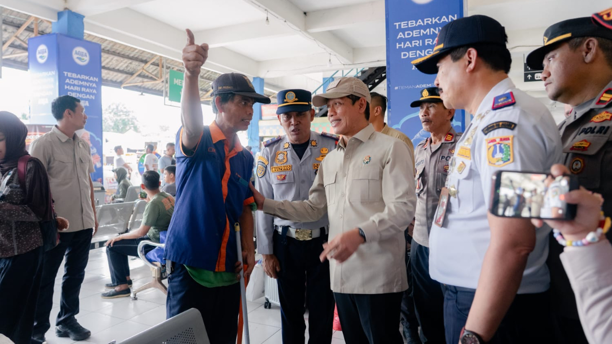 Menteri Lingkungan Hidup, Hanif Faisol Nurofiq, melakukan kunjungan kerja ke Terminal Kampung Rambutan pada Selasa, 17 Maret 2026.