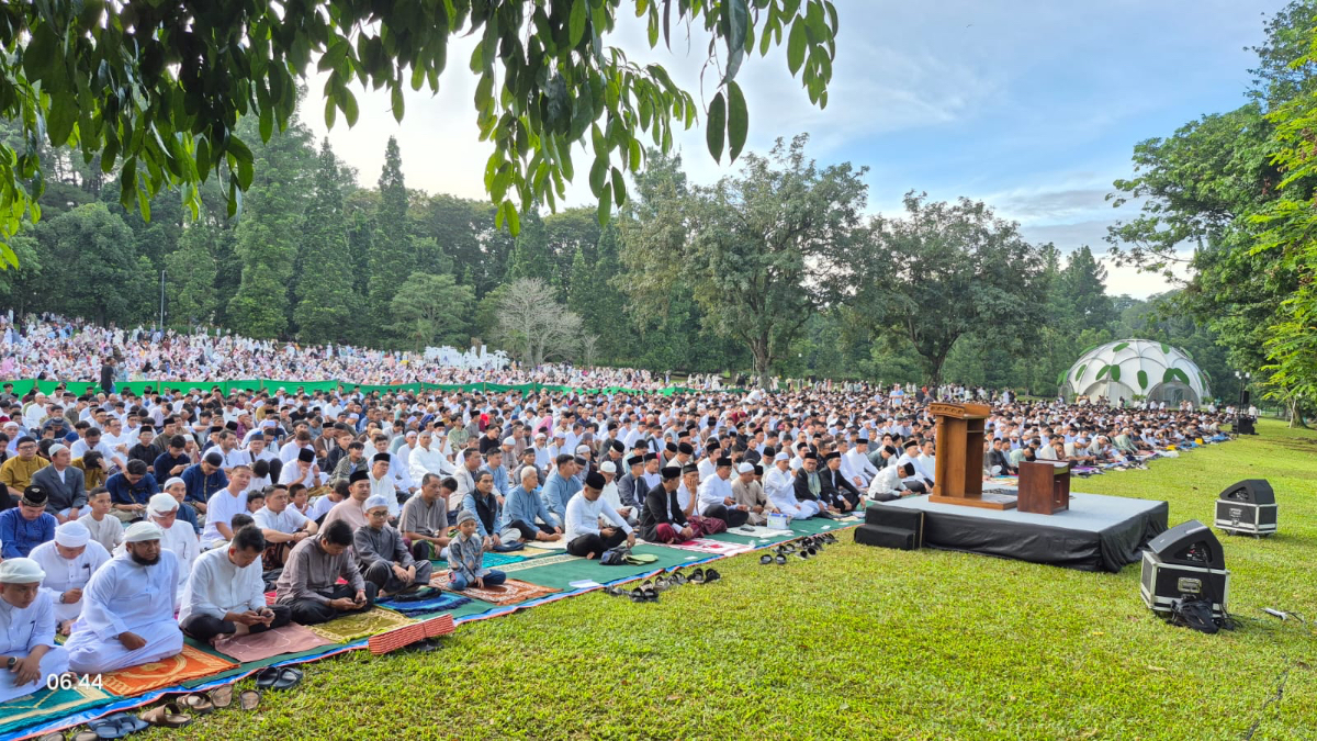 Pelaksanaan shalat Idulfitri di Kebun Raya Bogor tahun lalu.
