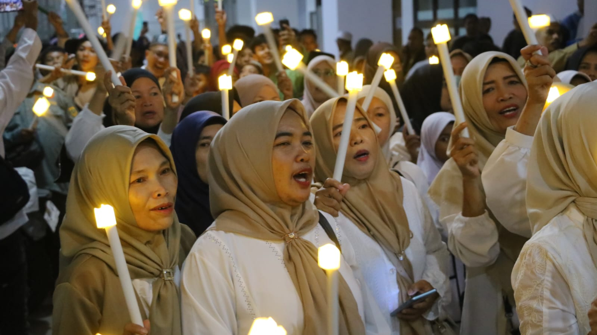 Suasana pawai obor di kawasan Pakansari, Cibinong, Kabupaten Bogor pada malam takbiran Jumat, 20 Maret 2026.
