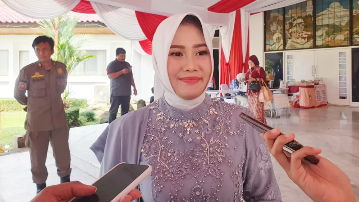Kepala Dinas Pariwisata dan Ekonomi Kreatif (Disparekraf) Kabupaten Bogor, Ria Marlisa saat menyampaikan keterangan kepada wartawan.