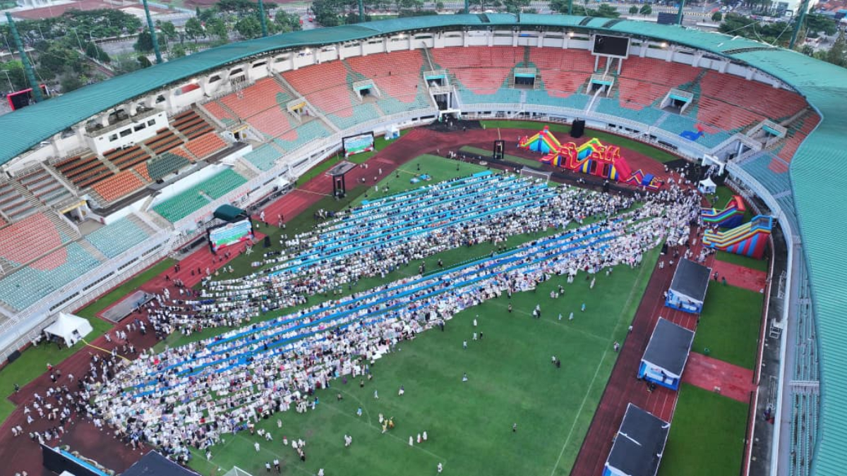 Suasana Salat Idul Fitri di Stadion Gelora Pakansari, Cibinong, Kabupaten Bogor, Sabtu, 21 Maret 2026.
