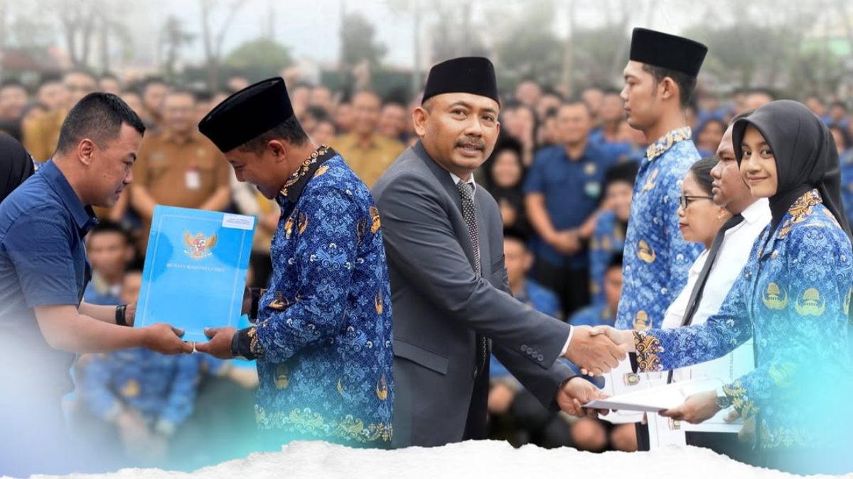 Ilustrasi penyerahan SK CPNS dan PPPK.