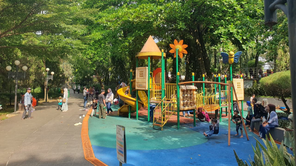 Taman Siliwangi milik Pemkab Bogor dipadati pengunjung saat hari libur lebaran. 