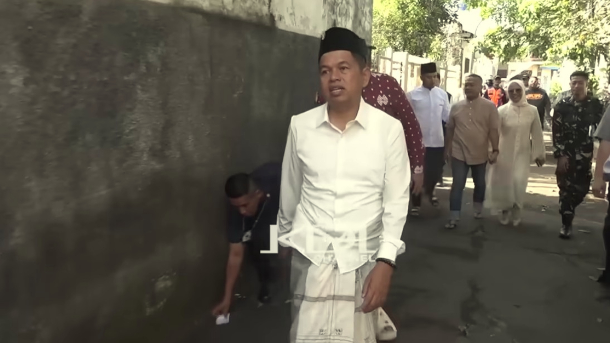 Gubernur Jawa Barat, Dedi Mulyadi meminta agar gang sempit di Kota Bandung menjadi lebih tertata.