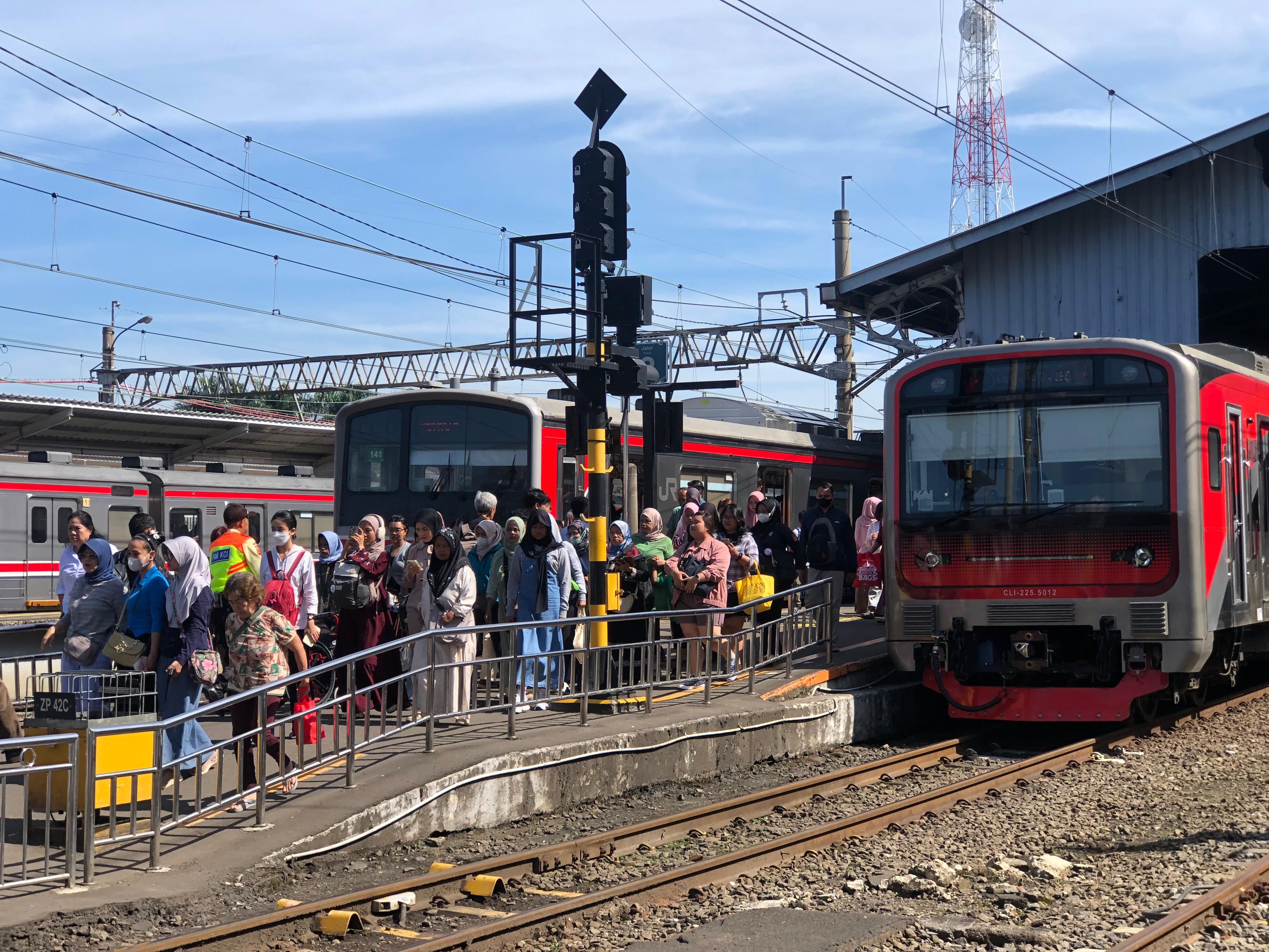 Kondisi terkini kepadatan penumpang di Stasiun Bogor 