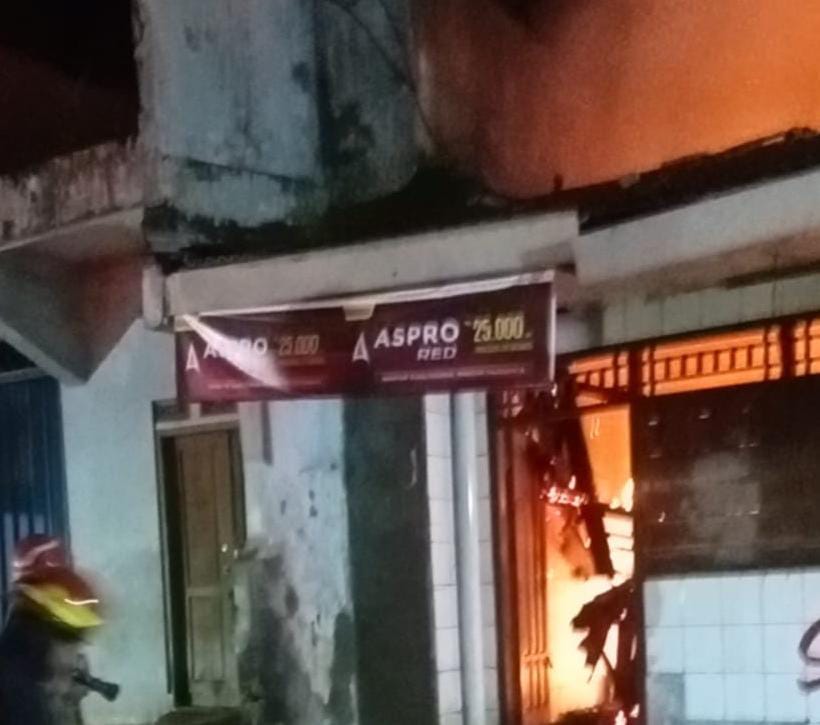 Kebakaran pada Senin pagi disebuah rumah makan warteg di Citeureup, Kabupaten Bogor 