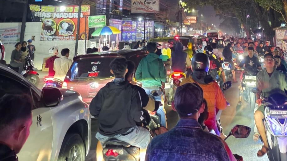 Kemacetan terjadi di wilayah barat Kabupaten Bogor seperti di Jalan Raya Leuwiliang.