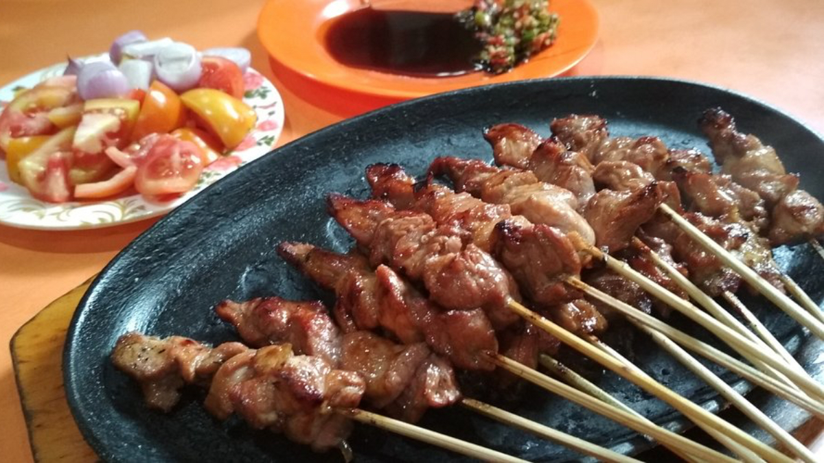 Ilustrasi kuliner sate kambing khas Tegal.
