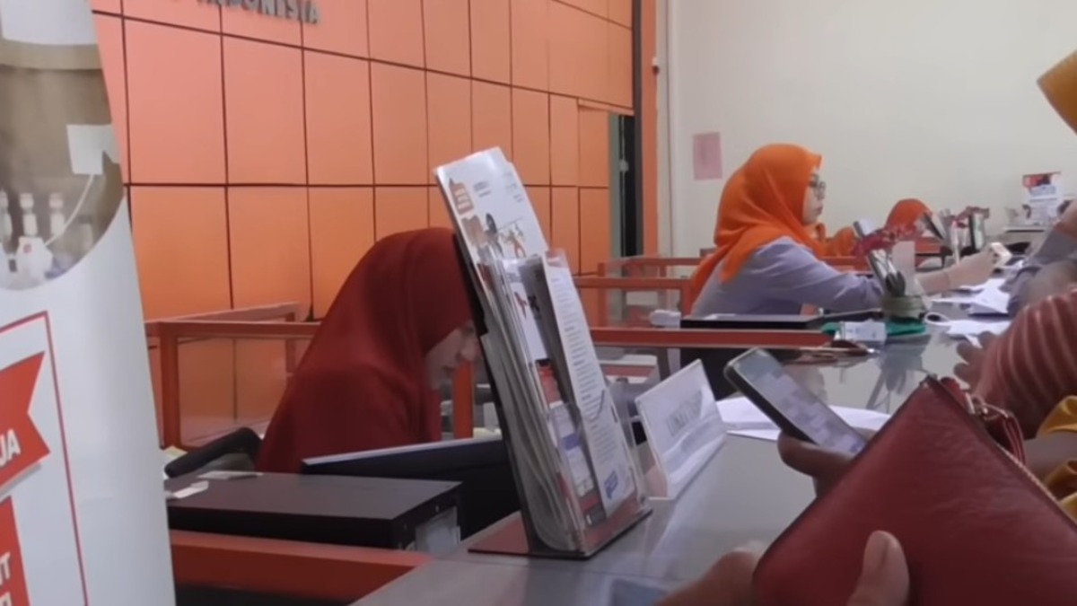 Ilustrasi pencairan bansos lewat PT Pos Indonesia.
