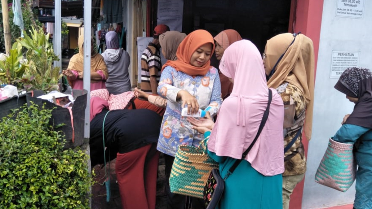  Ilustrasi antrian para Keluarga Penerima Manfaat (KPM) PKH BPNT.