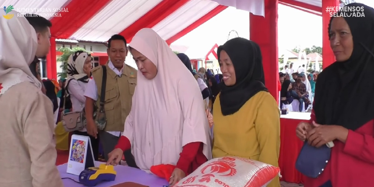 Ilustrasi penyaluran bansos terbaru ke KPM