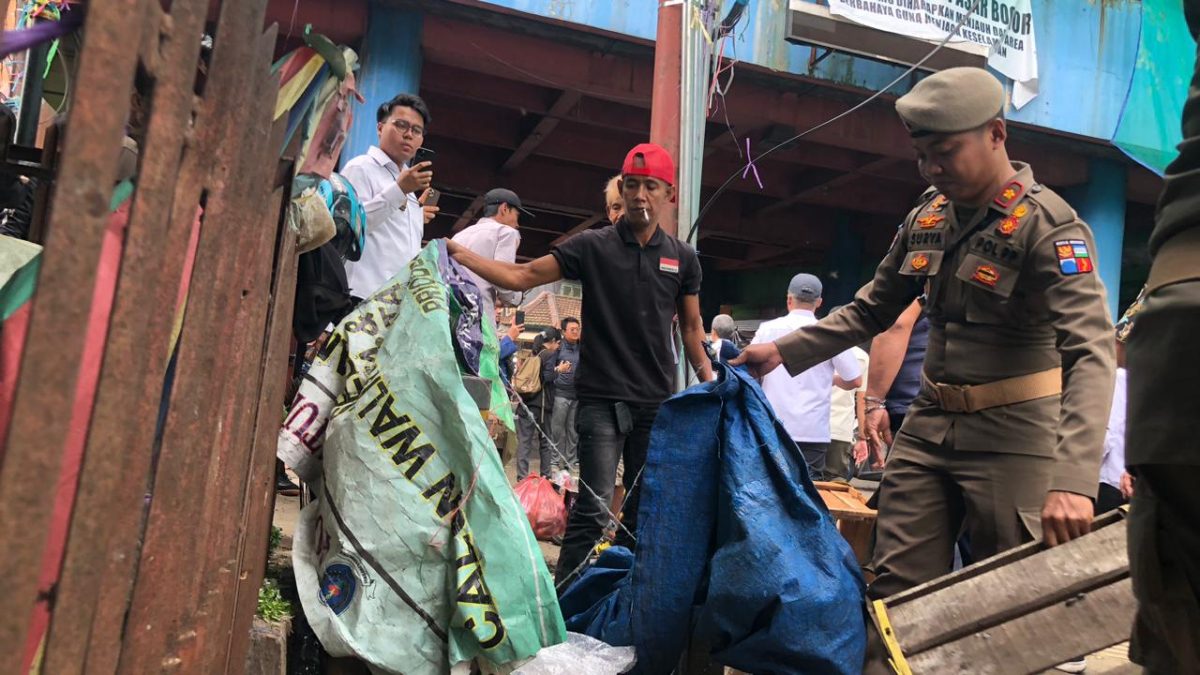 Wali Kota Bogor Dedie Rachim saat meninjau PKL di pasar Bogor dan Plaza Bogor.