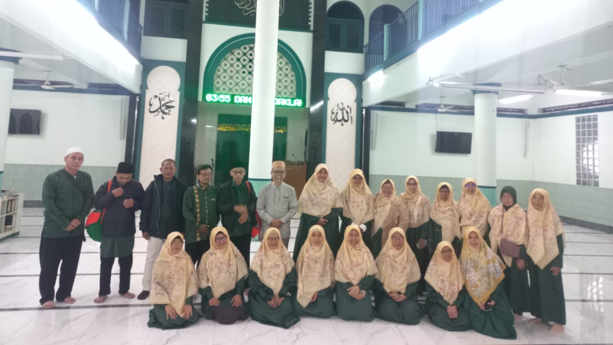 Yayasan Ummul Quro Bogor berangkatkan pegawai Umroh.