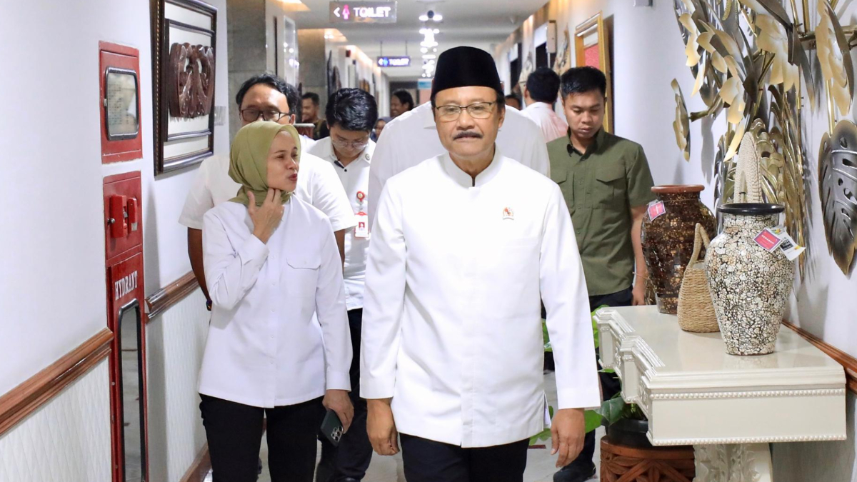 Menteri Sosial (Mensos) Saifullah Yusuf atau Gus Ipul melakukan sidak terhadap para pegawai di Kemensos.