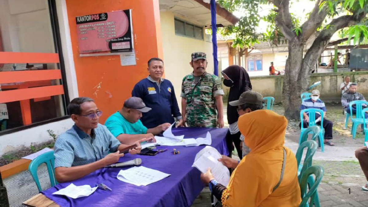 Pembagian bansos PKH BPNT di kantor Pos