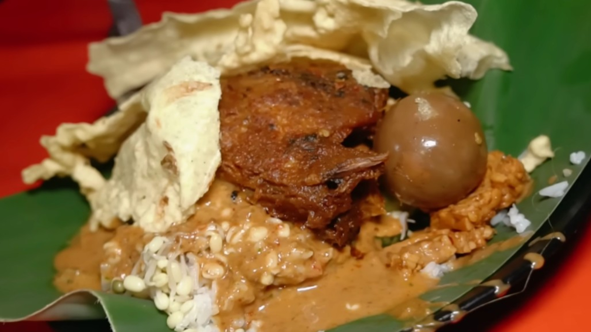 Saat ke di Mojokerto jangan lewatkan Pecel Samudra Mojopahit.