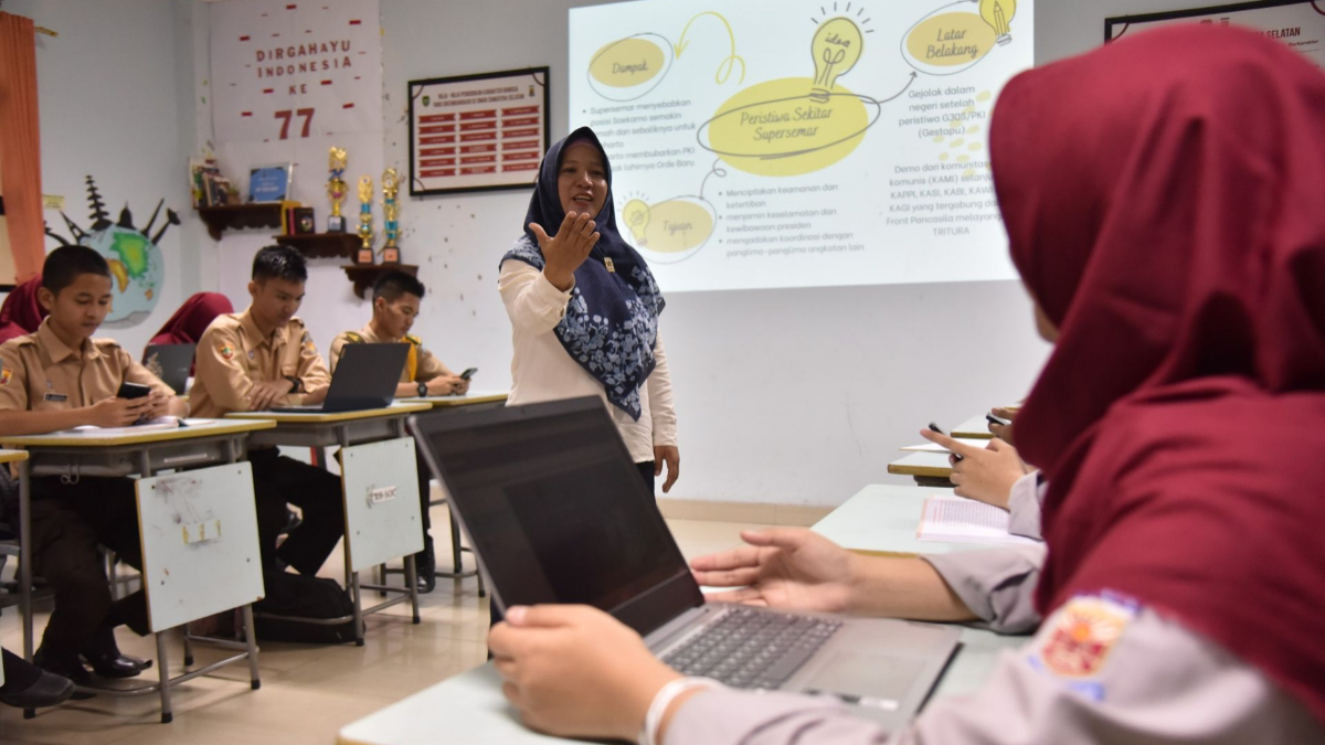 Ilustrasi syarat pendidikan untuk mengikuti CPNS 2026 instansi Kemendikdasmen