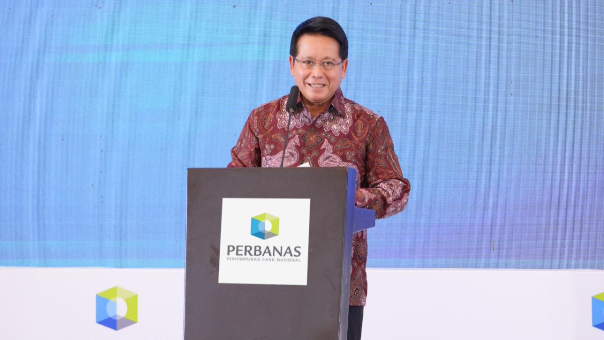 Ketua Umum Perbanas yang juga Direktur Utama PT Bank Rakyat Indonesia saat menyampaikan keterangan.