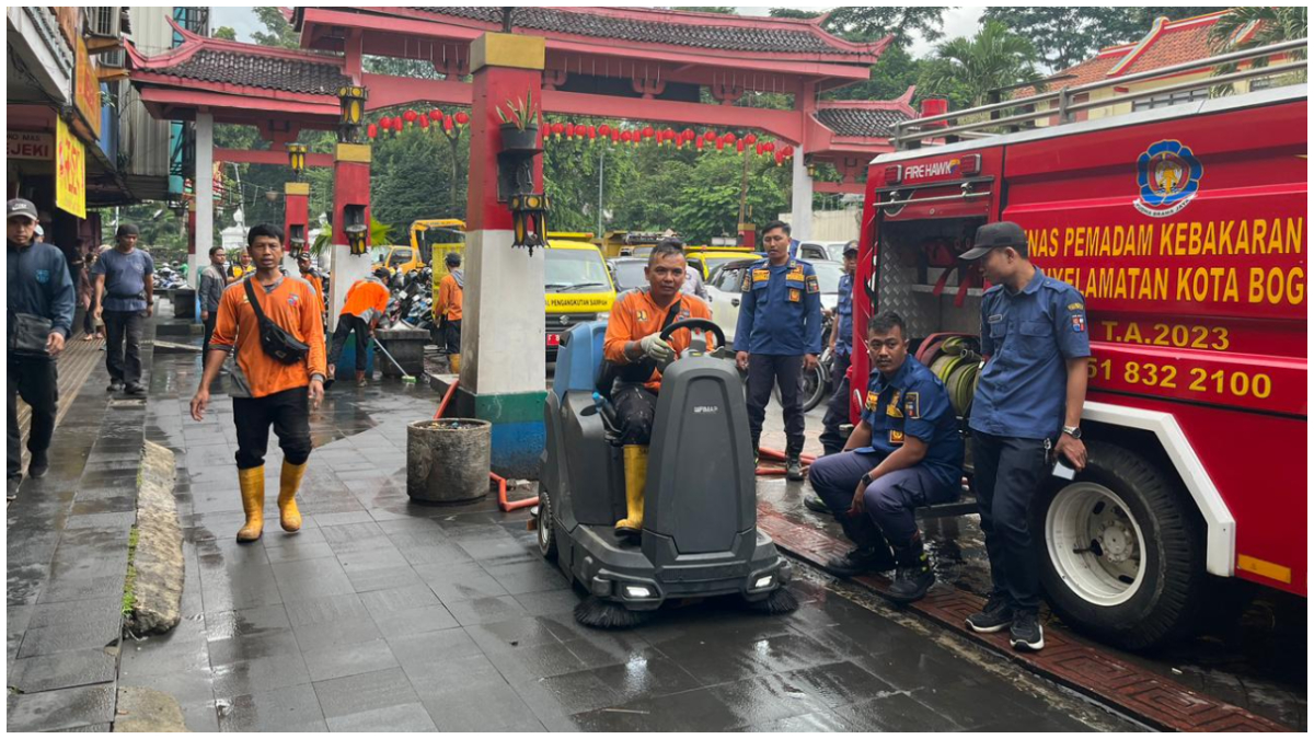 Pemkot Bogor menggelar kegiatan Jumat Bersih di Suryakencana. 
