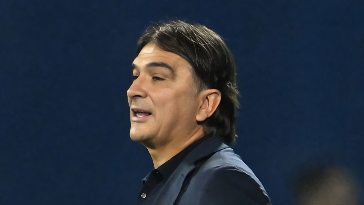 Pelatih Kroasia, Zlatko Dalic memberikan arahan saat melawan Kolombia.