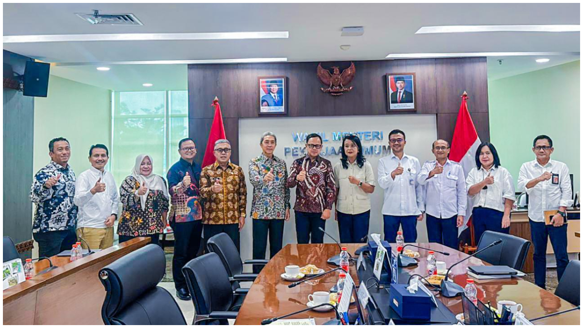Pertemuan Wali Kota Bogor Dedie  Rachim bersama Wamen PU.