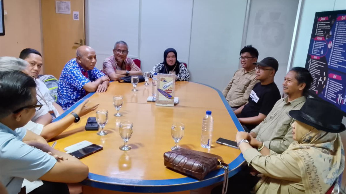 Dewan Pendidikan saat menyambangi Radar Bogor.