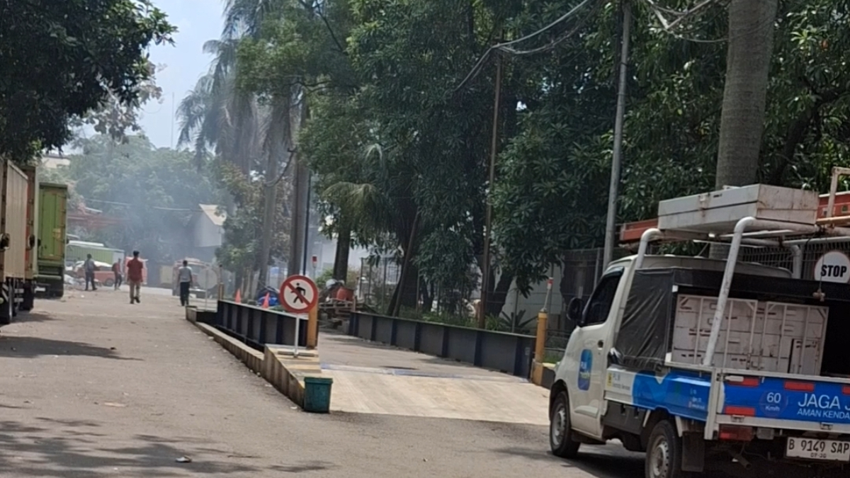 Pasca kebakaran di sekitar PT Cahaya Dinamika Persadan (CDP) di Gunung Putri, Kabupaten Bogor, Senin, 30 Maret 2026.
