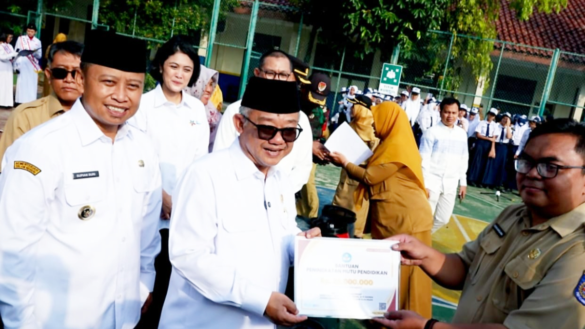 Mendikdasmen Abdul Mu'ti didampingi Wali Kota Depok Supian Suri melakukan kunjungan kerja di Kota Depok pada Senin, 30 Maret 2026.