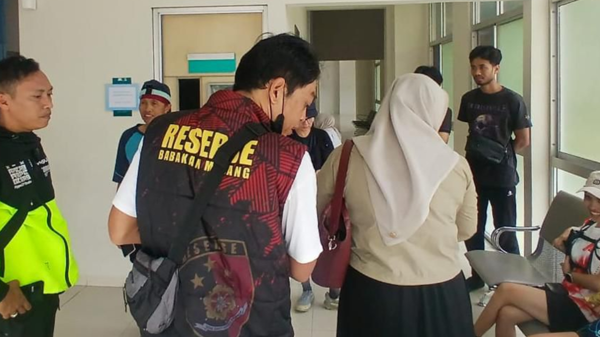 Polsek Babakan Madang saat melakukan penanganan korban di RS EMC Sentul, Kabupaten Bogor.