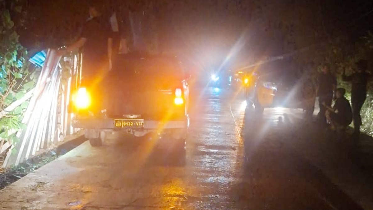 Polisi saat melakukan pencarian bagian dari korban mutilasi di Cariu, Kabupaten Bogor.