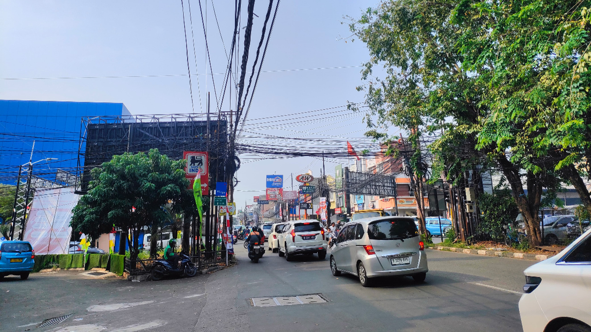 Ilustrasi: Suasana di Jalan Raya Cinere Kota Depok.