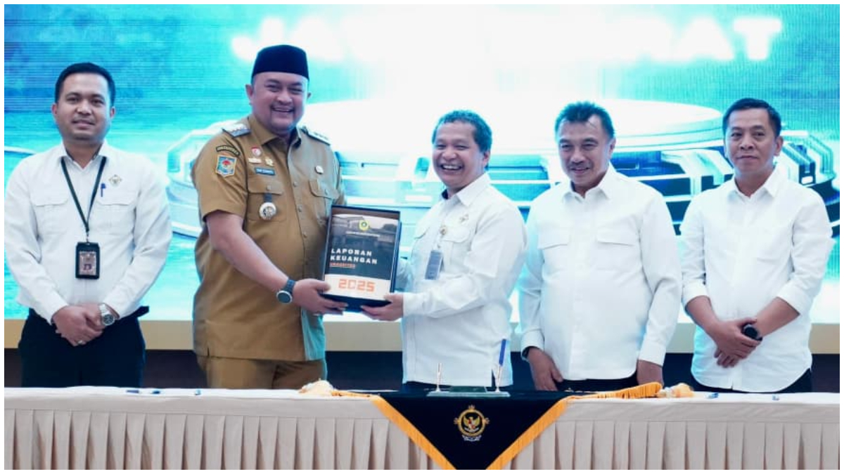 Bupati Bogor, Rudy Susmanto saat memberikan laporan penyerapan anggaran tahun 2025 ke BPK Perwakilan Provinsi Jawa Barat. 