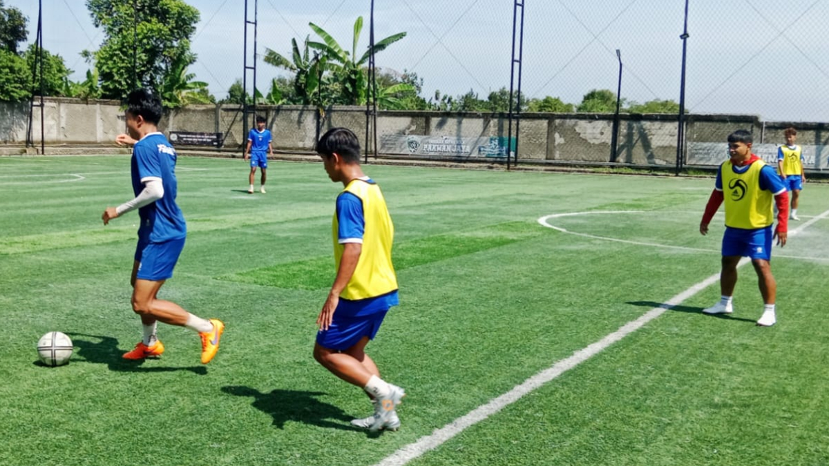 Ilustrasi: Para pemain PSB Bogor saat melakukan latihan. Adapun manajemen akan membuka seleksi tahap pertama untuk Piala Soeratin U-17 Jawa Barat.