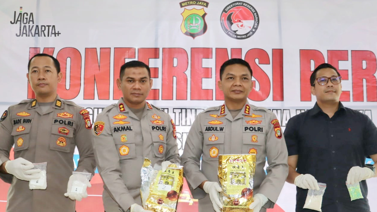 Konferensi pers pengungkapan bandar dan kurir narkoba jaringan Aceh-Malaysia oleh Polres Metro Depok.