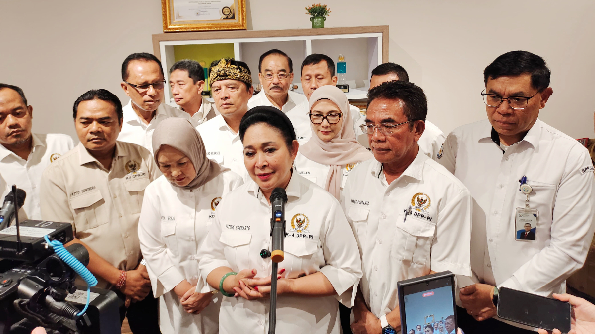 Ketua Komisi IV DPR RI Titiek Soeharto saat kunjungan kerja ke Balai Riset Budidaya Air Tawar dan Penyuluhan Perikanan di Kota Bogor.