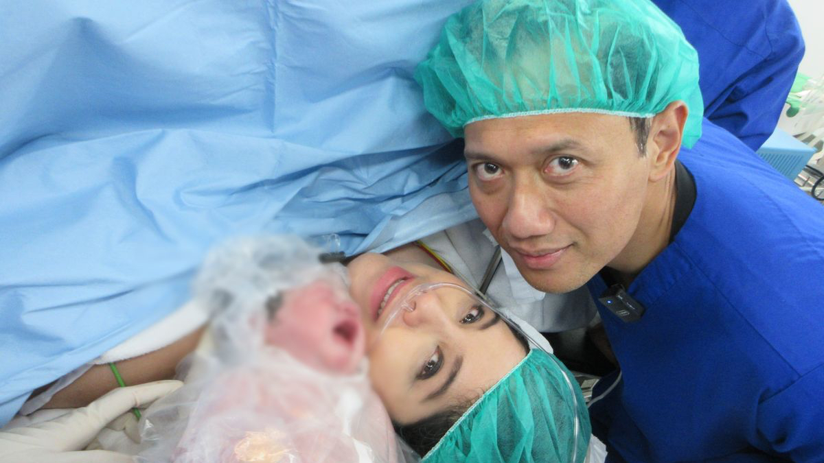 Momen kelahiran putra AHY dan Annisa Pohan.