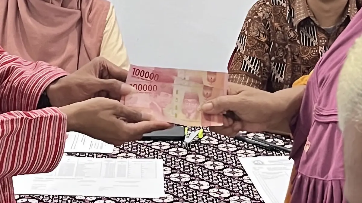 Ilustrasi pencairan bansos BPNT. (Foto: Instagram @kalurahan.banyuraden)