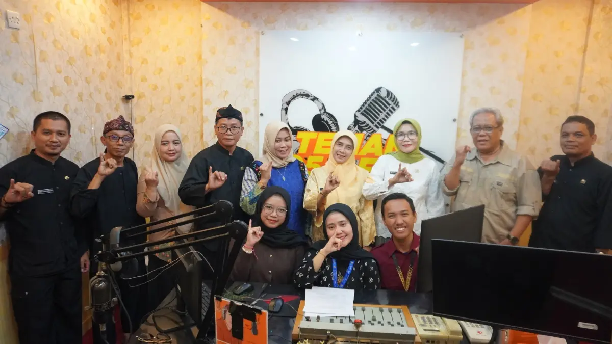 Kepala DP3AP2KB Kabupaten Bogor saat mengisi podcast program inovasi menjawab tantangan remaja saat ini. (Foto : DP3AP2KB for Radar Bogor)
