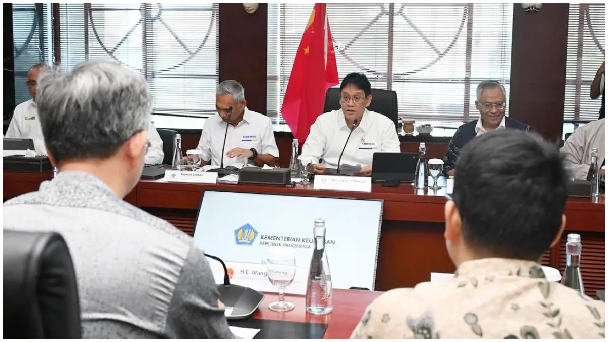 Menkeu Purbaya saat berdiskusi dengan Duta Besar Tiongkok untuk Indonesia, Wang Lutong.