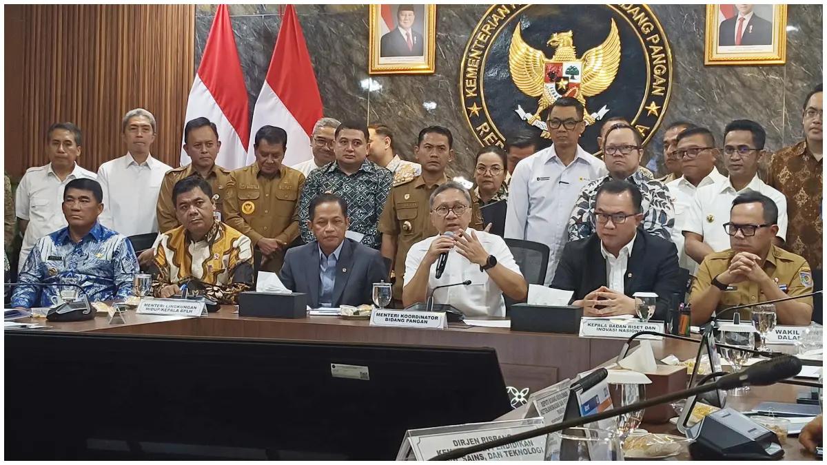 Menko Pangan Zulkifli Hasan saat memberikan keterangan pers soal pembangunan PSEL.