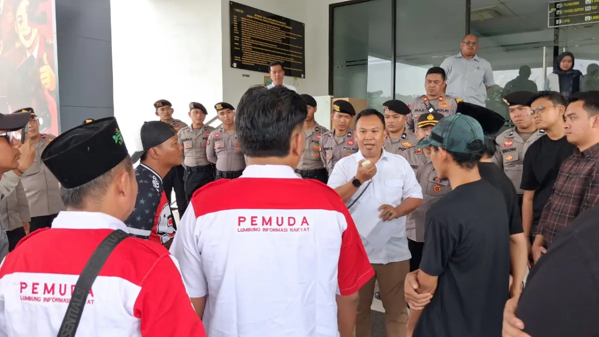 Pemuda LIRA Bogor saat melakukan Aksi Demonstrasi di Halaman Kejari Kabupaten Bogor, Rabu, 1 April 2026. Foto: Muhammad Ali/Radar Bogor