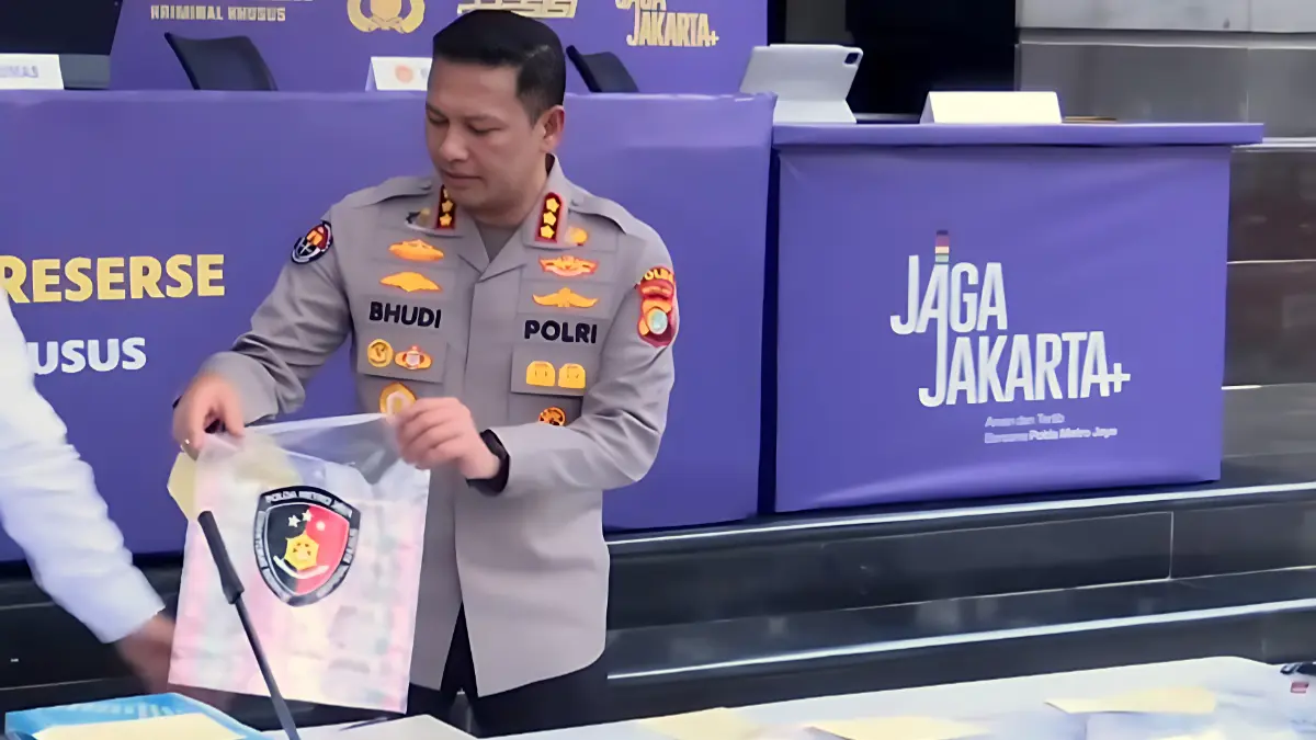 Polda Metro Jaya menyita uang palsu dari pelaku yang mengaku dukun di Bogor.