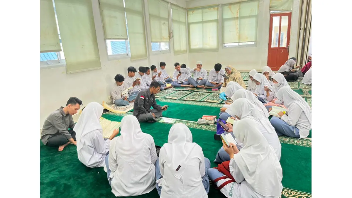 Anak-anak SMA Kosgoro Kota Bogor mengikuti pesantren ekologi. Foto: SMA Kosgoro for Radar Bogor